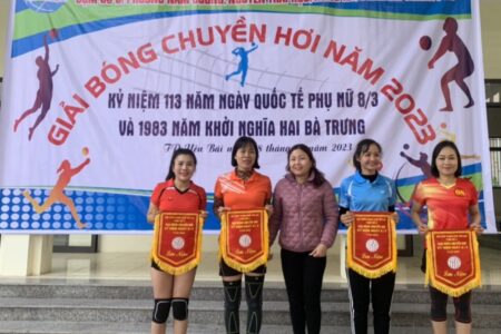 Đội bóng chuyền hơi phường Nguyễn Thái Học tham gia Giải Bóng chuyền hơi chào mừng kỷ niệm 113 năm ngày Quốc tế Phụ nữ 8/3.